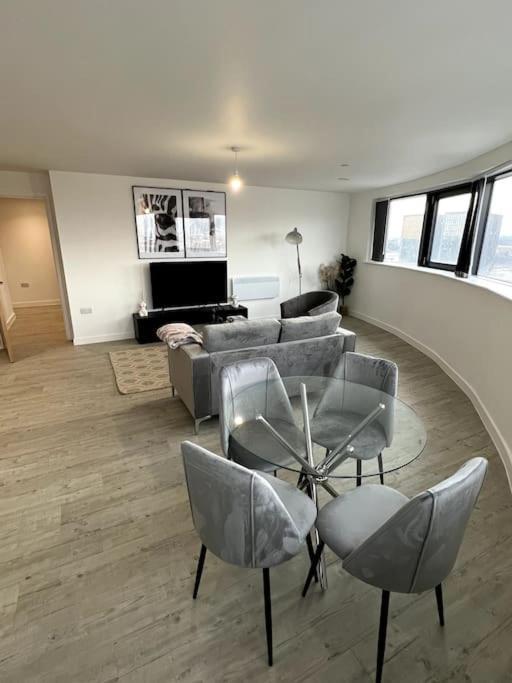 Luxurious City View Apartment In Salford Manchester Exterior photo
