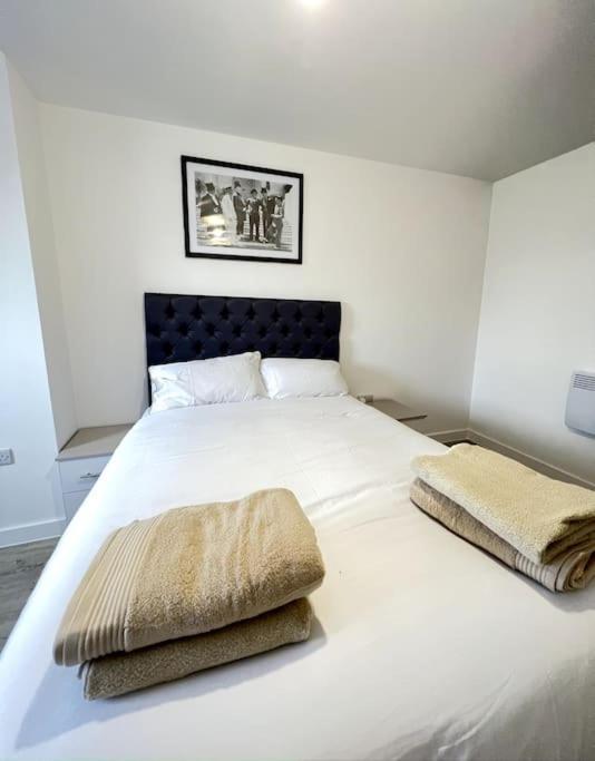 Luxurious City View Apartment In Salford Manchester Exterior photo