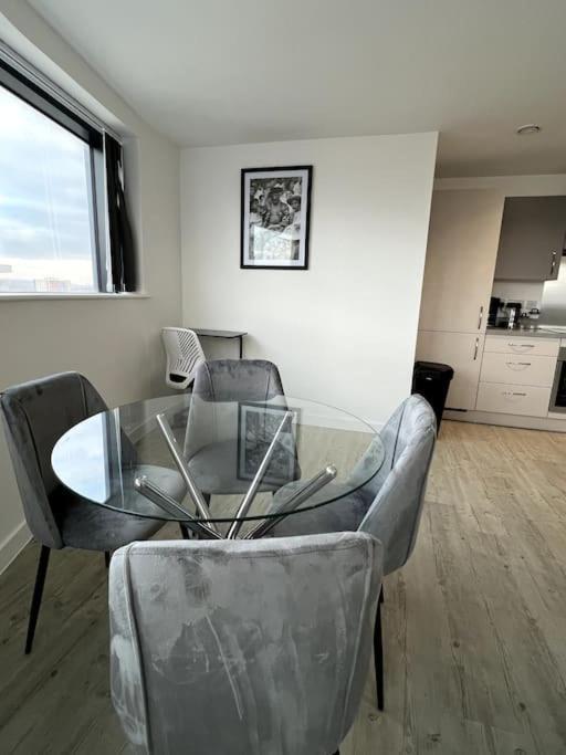 Luxurious City View Apartment In Salford Manchester Exterior photo